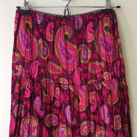 Fuschia flowy skirt - Picture 1 of 6